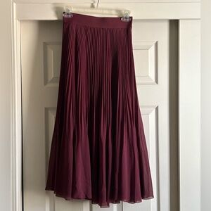 Aritzia Wilfred Pleated Midi Skirt